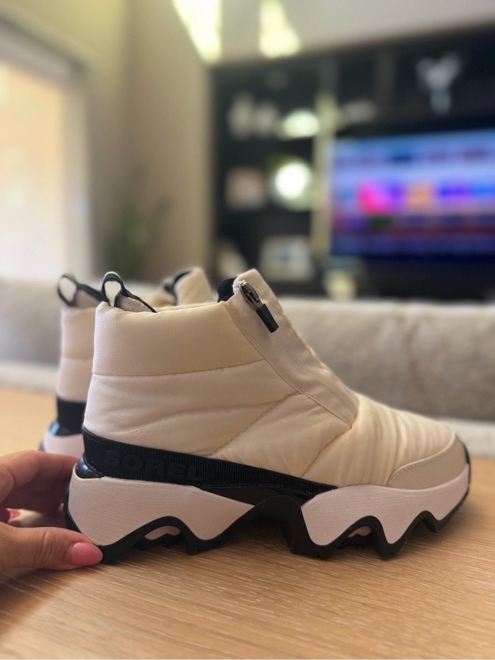 Sorel kinetic impact puffy zip waterproof size 6